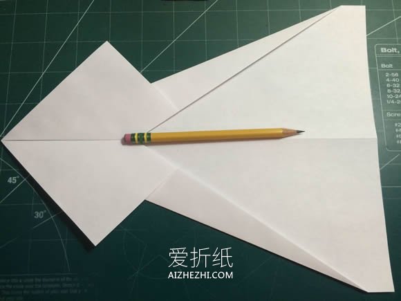 又快又远的飞机折纸图解- www.aizhezhi.com