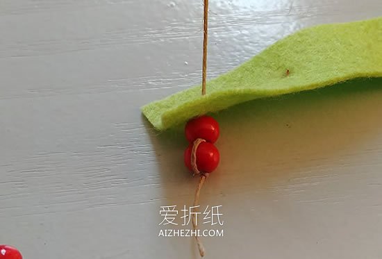 不织布手工制作圣诞节糖果装饰的教程- www.aizhezhi.com