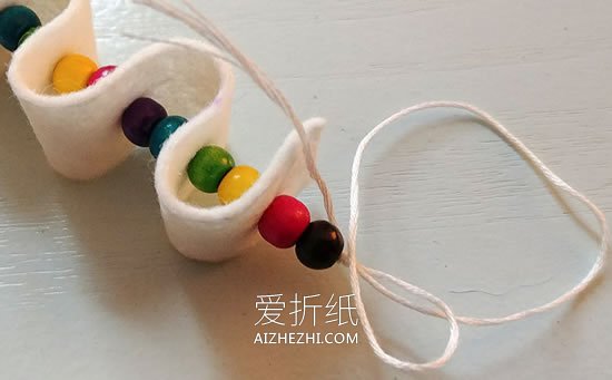 不织布手工制作圣诞节糖果装饰的教程- www.aizhezhi.com