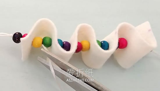 不织布手工制作圣诞节糖果装饰的教程- www.aizhezhi.com