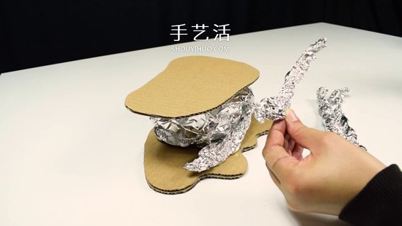 利用废弃回收材料DIY童话树屋灯的教程- www.aizhezhi.com
