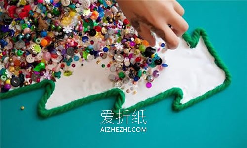 漂亮圣诞树粘贴画的制作方法- www.aizhezhi.com