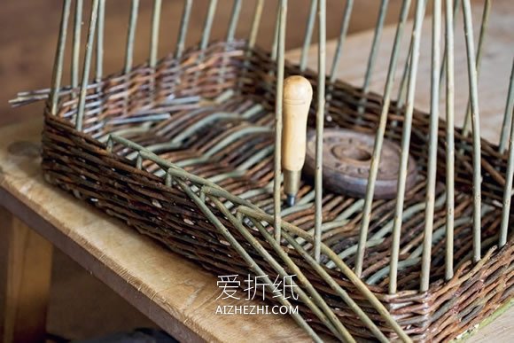 用柳条编织早餐托盘的方法- www.aizhezhi.com