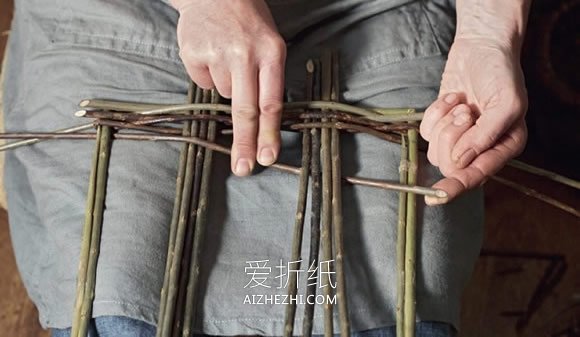 用柳条编织早餐托盘的方法- www.aizhezhi.com