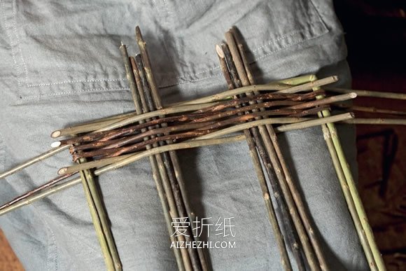 用柳条编织早餐托盘的方法- www.aizhezhi.com