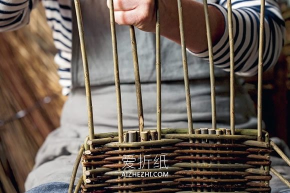 用柳条编织早餐托盘的方法- www.aizhezhi.com