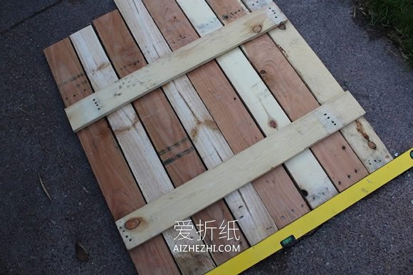 用木板制作花园门的方法- www.aizhezhi.com