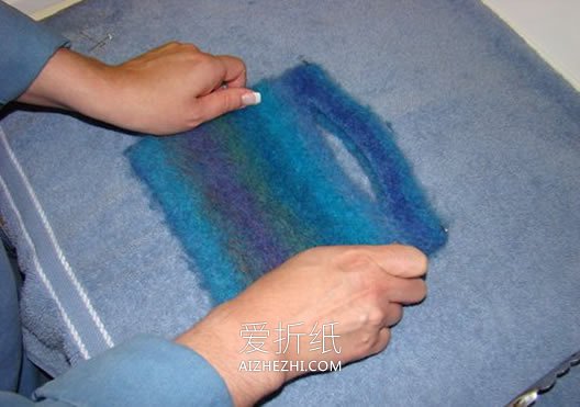 用羊毛纱线创意制作羊毛毡手提袋的方法- www.aizhezhi.com