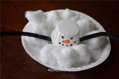 用纸杯和纸盘做融化雪人的教程- www.aizhezhi.com