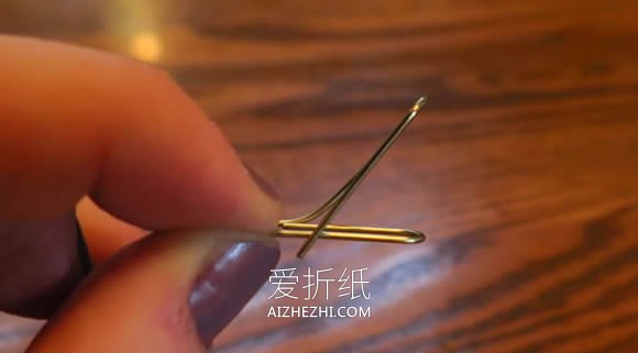 精美圣诞花环手工制作教程- www.aizhezhi.com