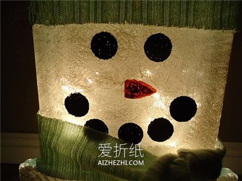 用玻璃瓶做圣诞节雪人灯饰的方法- www.aizhezhi.com