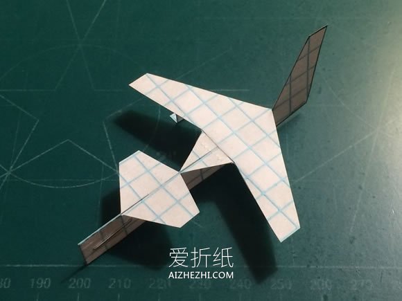 用纸做无人巡逻机的方法图解- www.aizhezhi.com