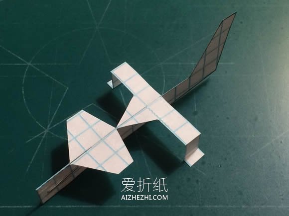 用纸做无人巡逻机的方法图解- www.aizhezhi.com