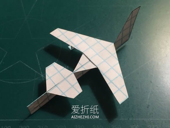 用纸做无人巡逻机的方法图解- www.aizhezhi.com