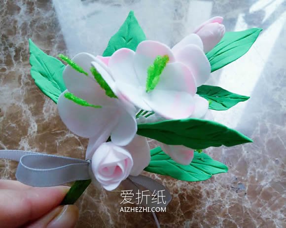 粘土胸花的制作步骤图解- www.aizhezhi.com