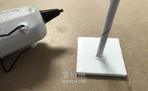 剪纸雪花制作美丽雪花树的方法- www.aizhezhi.com