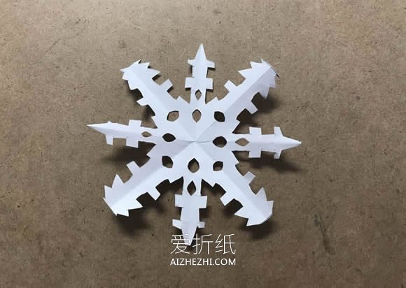 剪纸雪花制作美丽雪花树的方法- www.aizhezhi.com