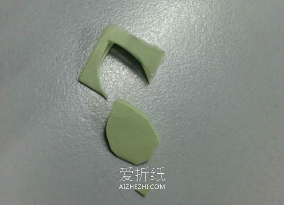 用长纸条折纸玫瑰花的步骤图- www.aizhezhi.com