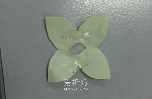 用长纸条折纸玫瑰花的步骤图- www.aizhezhi.com