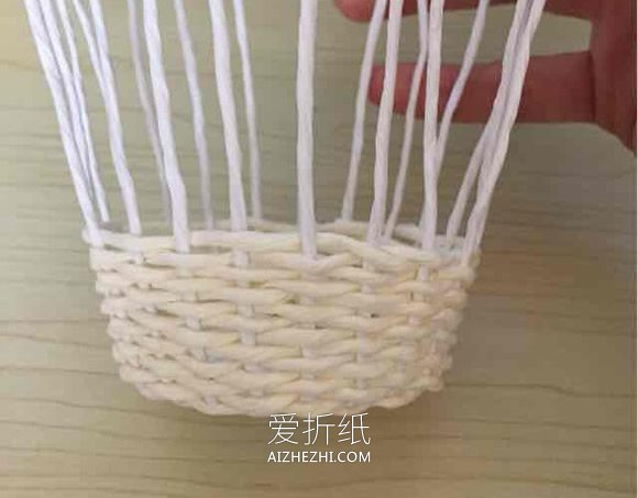 用纸藤编织收纳篮的步骤图解- www.aizhezhi.com