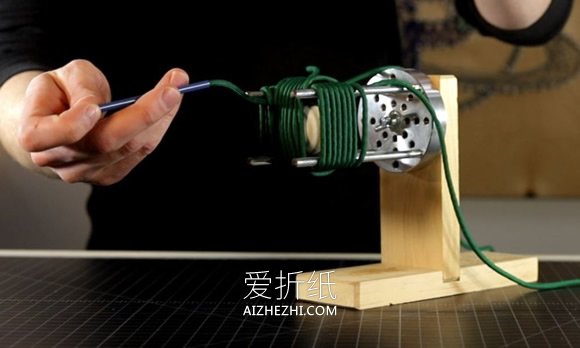 用伞绳编织圣诞球挂饰的方法图解- www.aizhezhi.com