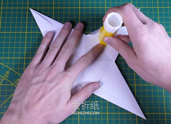 [视频]简单折纸八角圣诞星的教程- www.aizhezhi.com