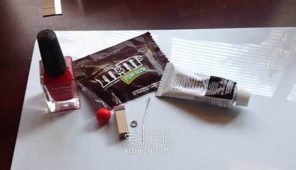 用粘土制作可爱又逼真MM豆项链的方法- www.aizhezhi.com