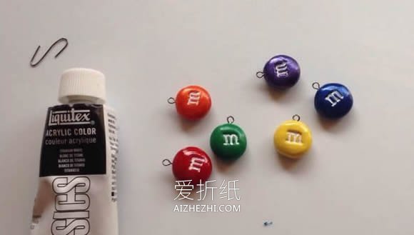用粘土制作可爱又逼真MM豆项链的方法- www.aizhezhi.com