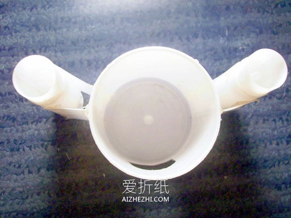 用废弃塑料容器DIY冰封城堡的方法- www.aizhezhi.com