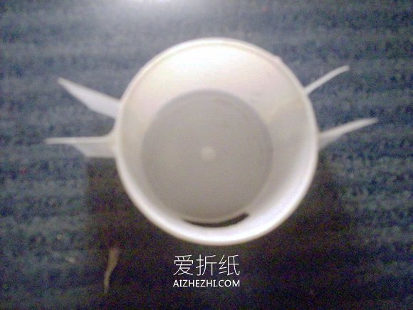 用废弃塑料容器DIY冰封城堡的方法- www.aizhezhi.com