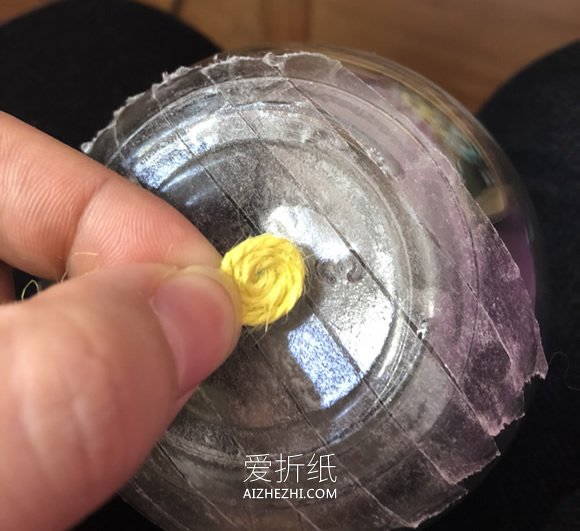 用纱线和玻璃瓶DIY卡通花瓶的方法- www.aizhezhi.com