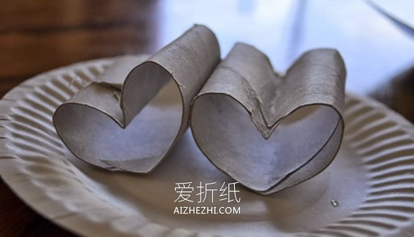 简单做情人节爱心卡片的方法- www.aizhezhi.com