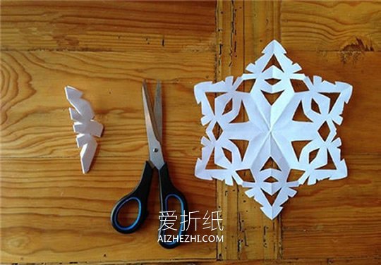 剪纸制作冬季雪花挂饰的方法- www.aizhezhi.com