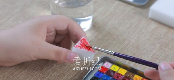 简单用海绵画西瓜的方法- www.aizhezhi.com
