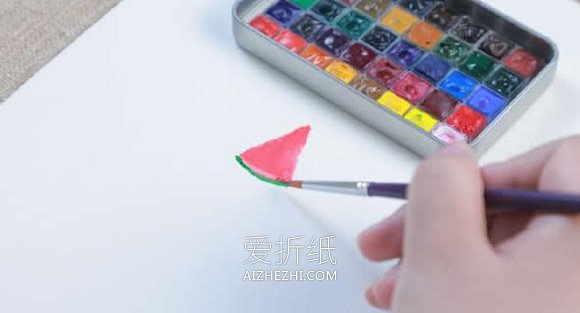 简单用海绵画西瓜的方法- www.aizhezhi.com