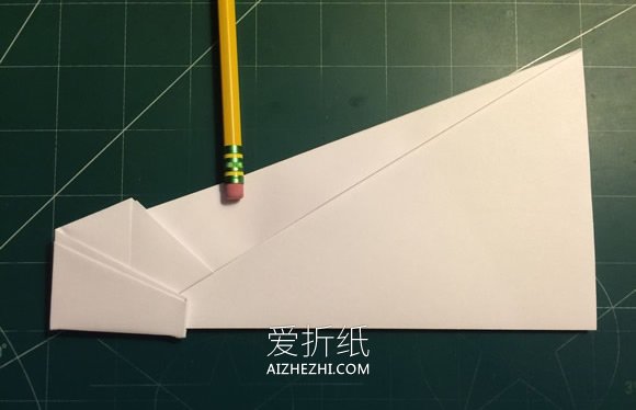 飞得又快又远纸飞机的折纸教程- www.aizhezhi.com