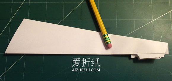 飞得又快又远纸飞机的折纸教程- www.aizhezhi.com