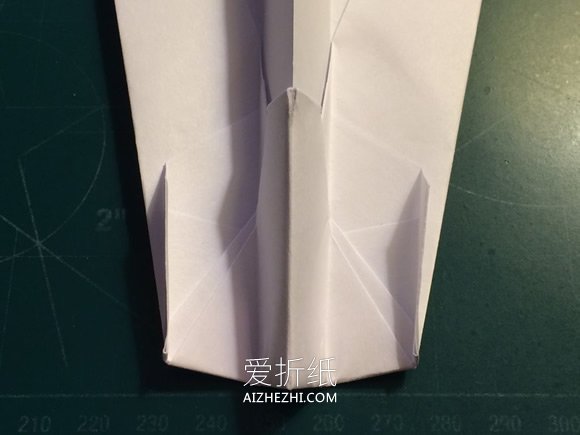 飞得又快又远纸飞机的折纸教程- www.aizhezhi.com