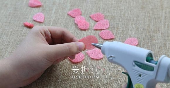泡沫纸玫瑰花的手工制作方法- www.aizhezhi.com