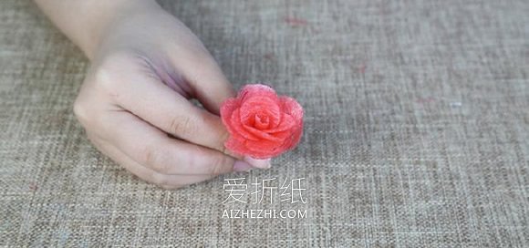 泡沫纸玫瑰花的手工制作方法- www.aizhezhi.com