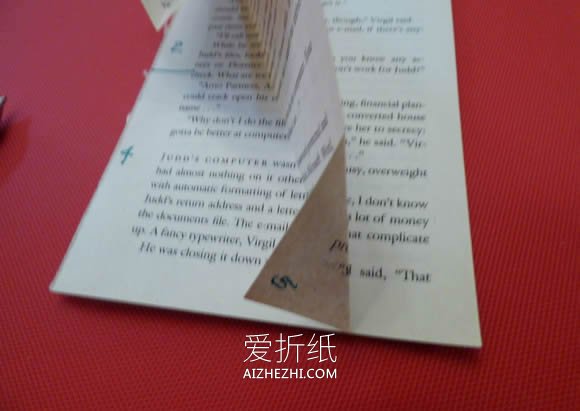 用旧书做立体圣诞树的方法- www.aizhezhi.com