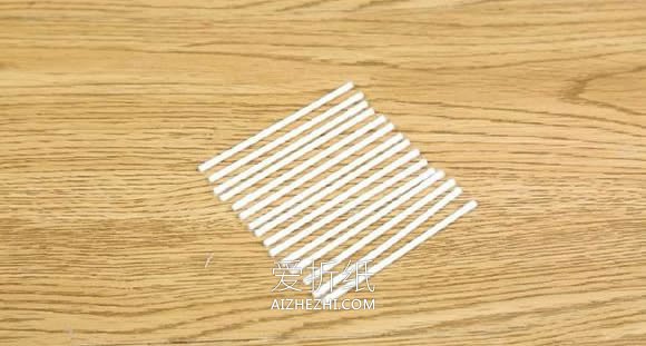 用棉签做圣诞星挂饰的方法- www.aizhezhi.com