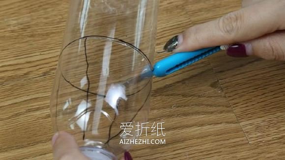 用塑料瓶做晾衣杆的方法- www.aizhezhi.com