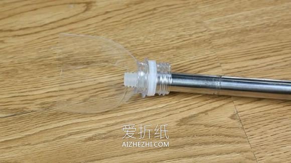 用塑料瓶做晾衣杆的方法- www.aizhezhi.com