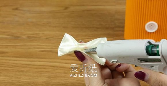 用卷纸筒做可爱笔筒的方法- www.aizhezhi.com