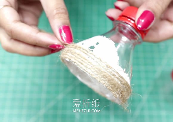 [视频]用可乐瓶制作圣诞铃铛装饰的方法- www.aizhezhi.com