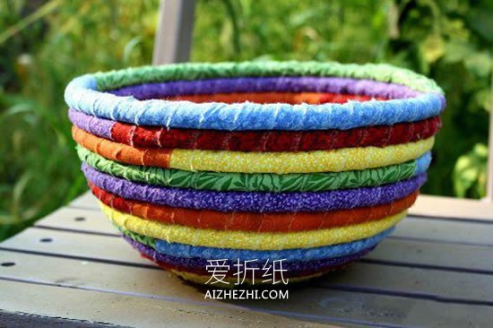 用旧衣服和绳子制作收纳筐的方法- www.aizhezhi.com