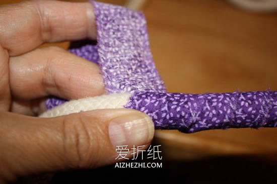 用旧衣服和绳子制作收纳筐的方法- www.aizhezhi.com