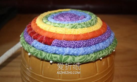 用旧衣服和绳子制作收纳筐的方法- www.aizhezhi.com