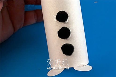 用卫生纸卷做雪宝的方法- www.aizhezhi.com